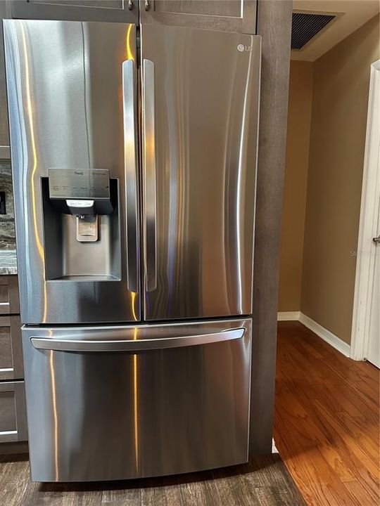 For Rent: $2,800 (3 beds, 2 baths, 1812 Square Feet)