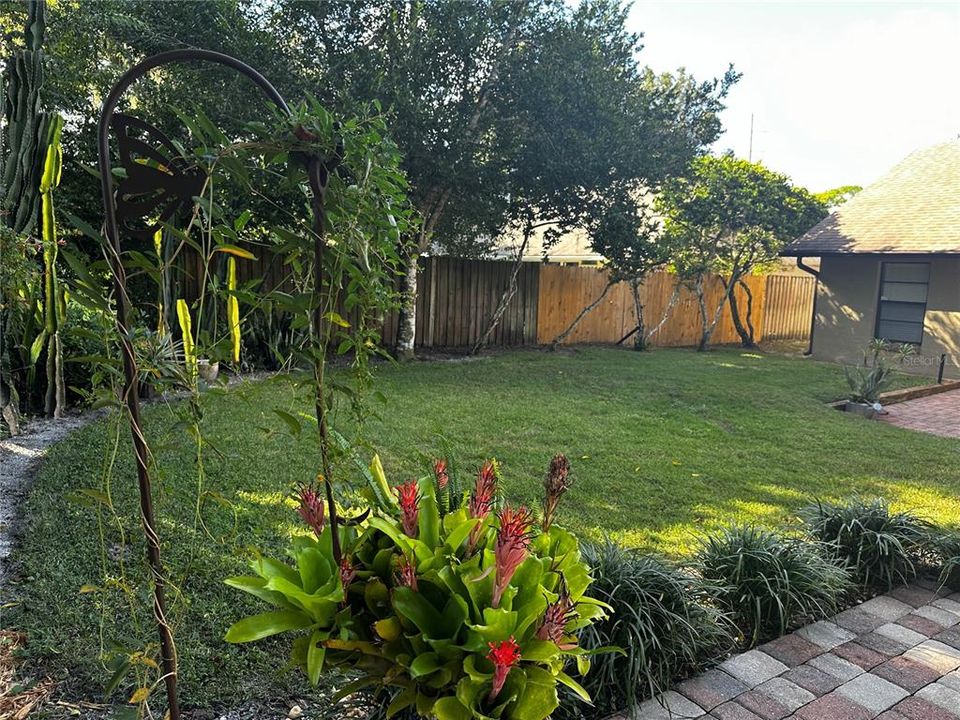 For Rent: $2,800 (3 beds, 2 baths, 1812 Square Feet)