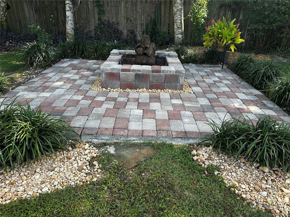 For Rent: $2,800 (3 beds, 2 baths, 1812 Square Feet)