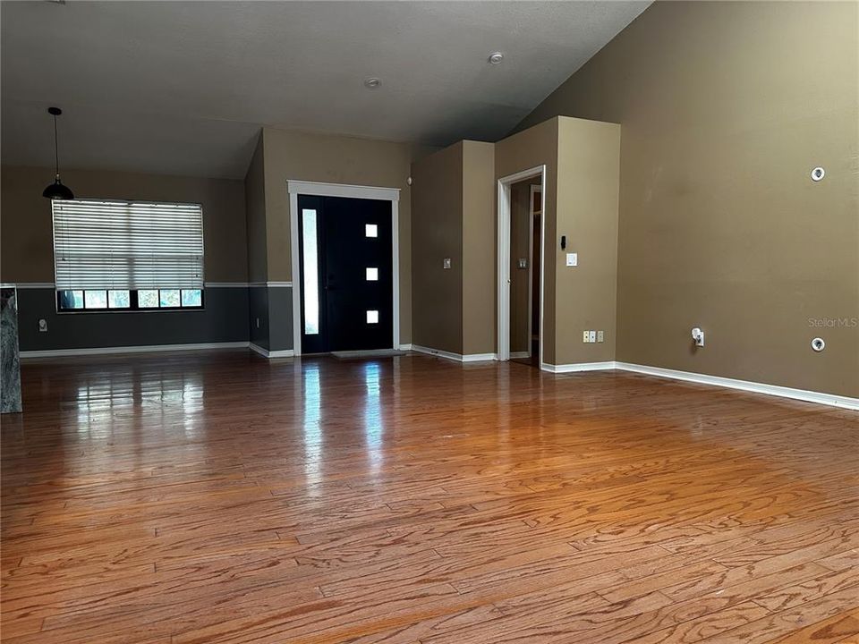 For Rent: $2,800 (3 beds, 2 baths, 1812 Square Feet)