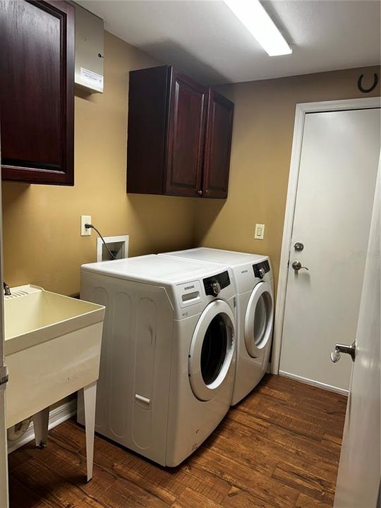 For Rent: $2,800 (3 beds, 2 baths, 1812 Square Feet)