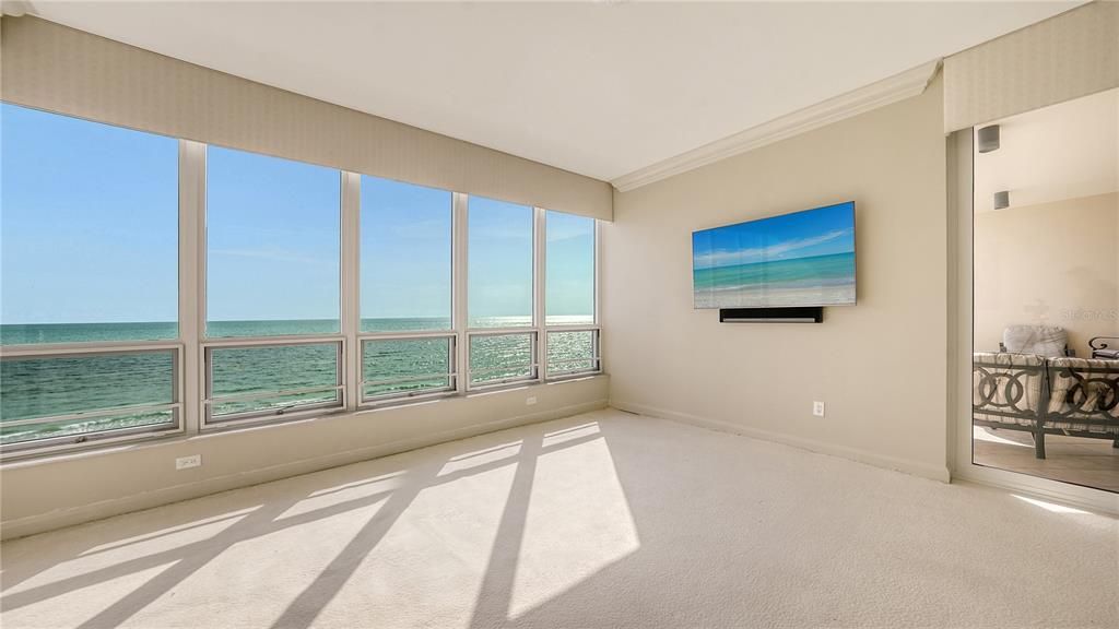 Active With Contract: $3,299,000 (3 beds, 3 baths, 2820 Square Feet)