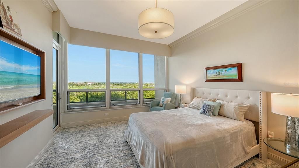 Active With Contract: $3,299,000 (3 beds, 3 baths, 2820 Square Feet)