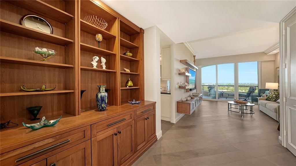 Active With Contract: $3,299,000 (3 beds, 3 baths, 2820 Square Feet)