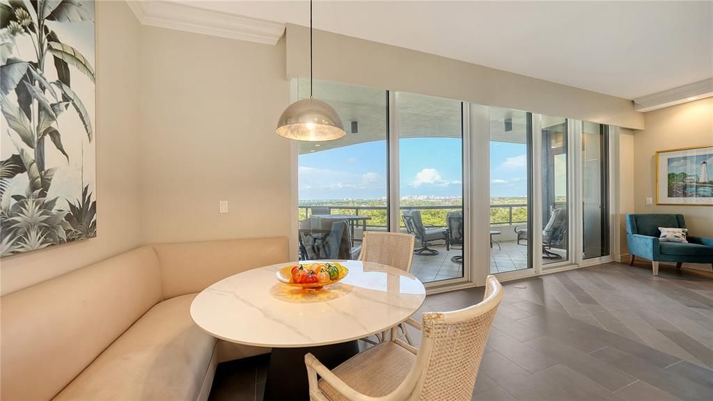 Active With Contract: $3,299,000 (3 beds, 3 baths, 2820 Square Feet)