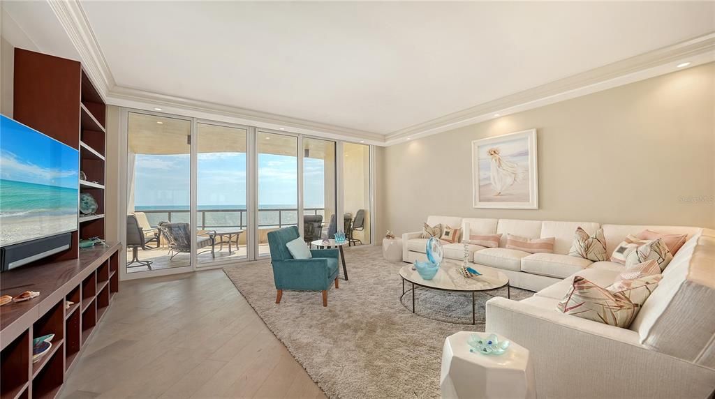 Active With Contract: $3,299,000 (3 beds, 3 baths, 2820 Square Feet)