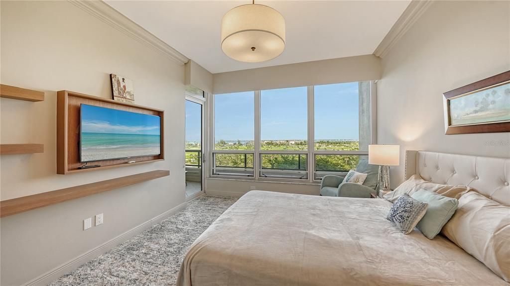 Active With Contract: $3,299,000 (3 beds, 3 baths, 2820 Square Feet)