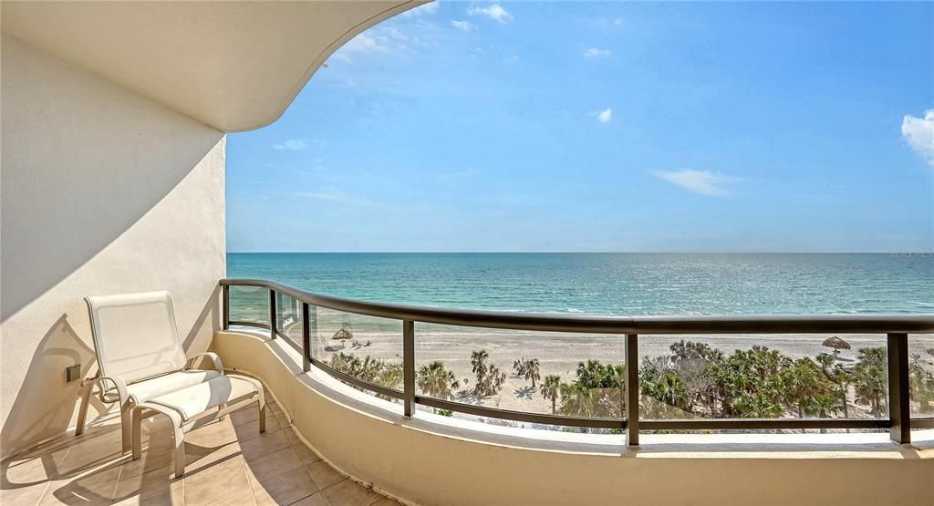 Active With Contract: $3,299,000 (3 beds, 3 baths, 2820 Square Feet)