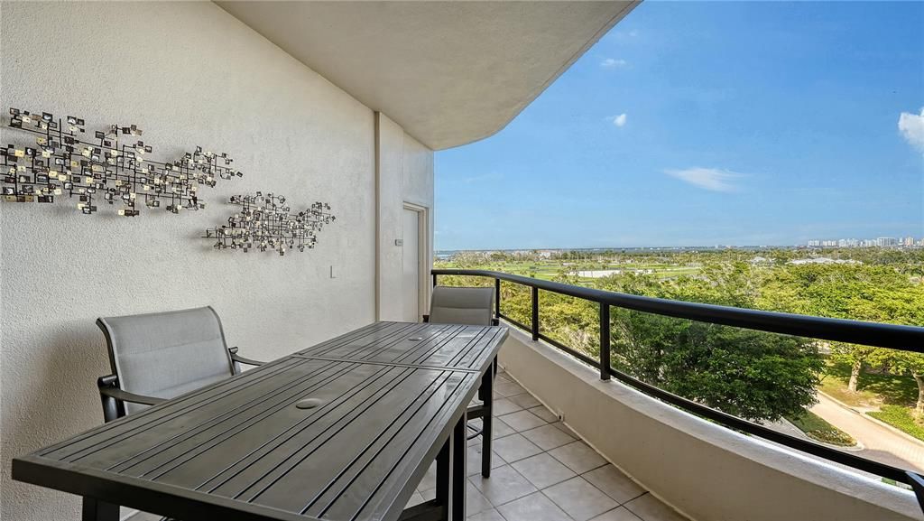 Active With Contract: $3,299,000 (3 beds, 3 baths, 2820 Square Feet)