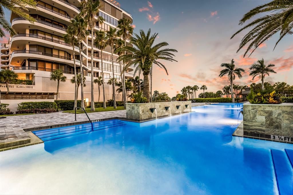 Active With Contract: $3,299,000 (3 beds, 3 baths, 2820 Square Feet)