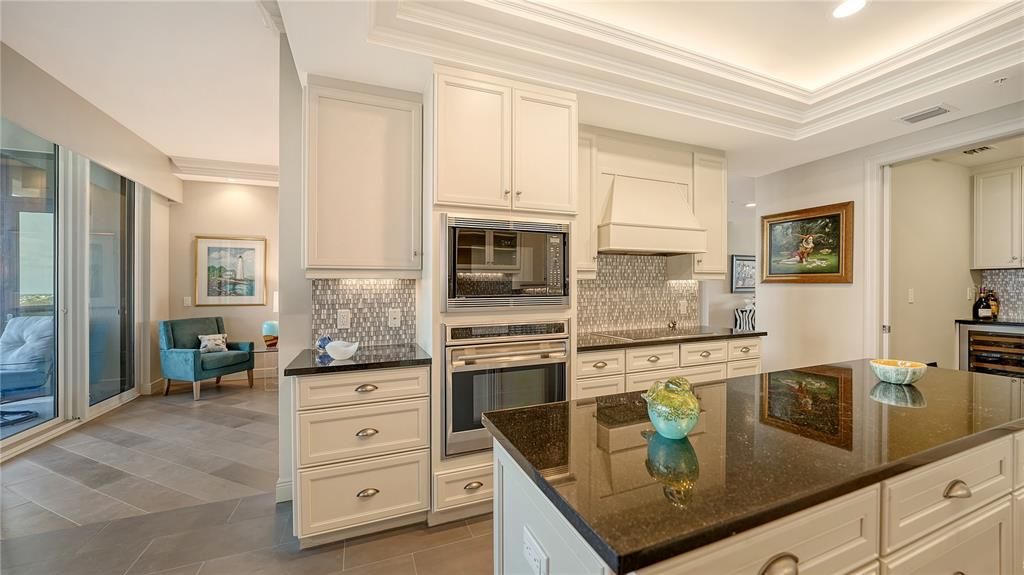 Active With Contract: $3,299,000 (3 beds, 3 baths, 2820 Square Feet)