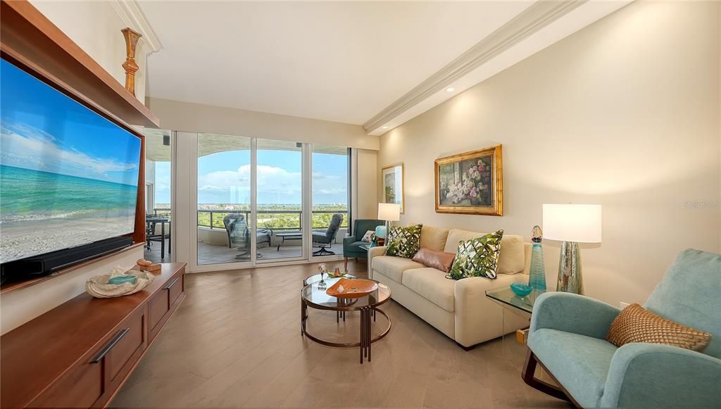 Active With Contract: $3,299,000 (3 beds, 3 baths, 2820 Square Feet)