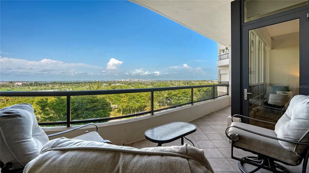 Active With Contract: $3,299,000 (3 beds, 3 baths, 2820 Square Feet)