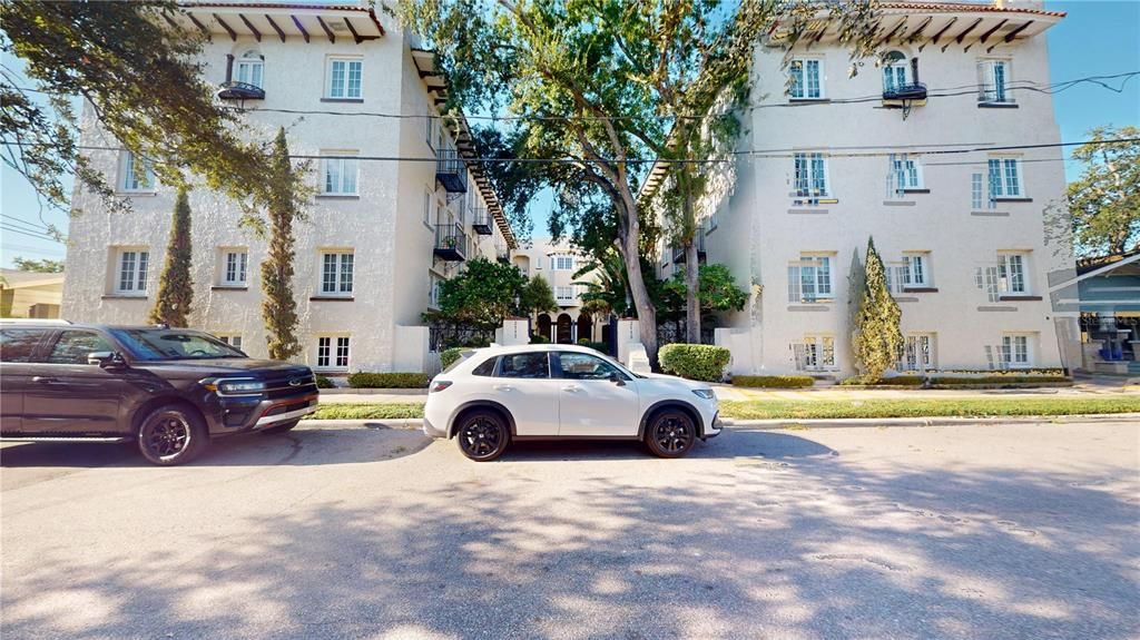 Recently Rented: $2,100 (1 beds, 1 baths, 716 Square Feet)