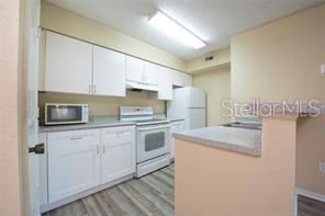 待售: $185,000 (2 贝兹, 2 浴室, 874 平方英尺)