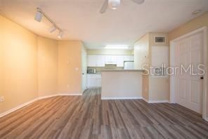 待售: $185,000 (2 贝兹, 2 浴室, 874 平方英尺)