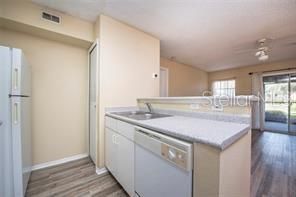 待售: $185,000 (2 贝兹, 2 浴室, 874 平方英尺)