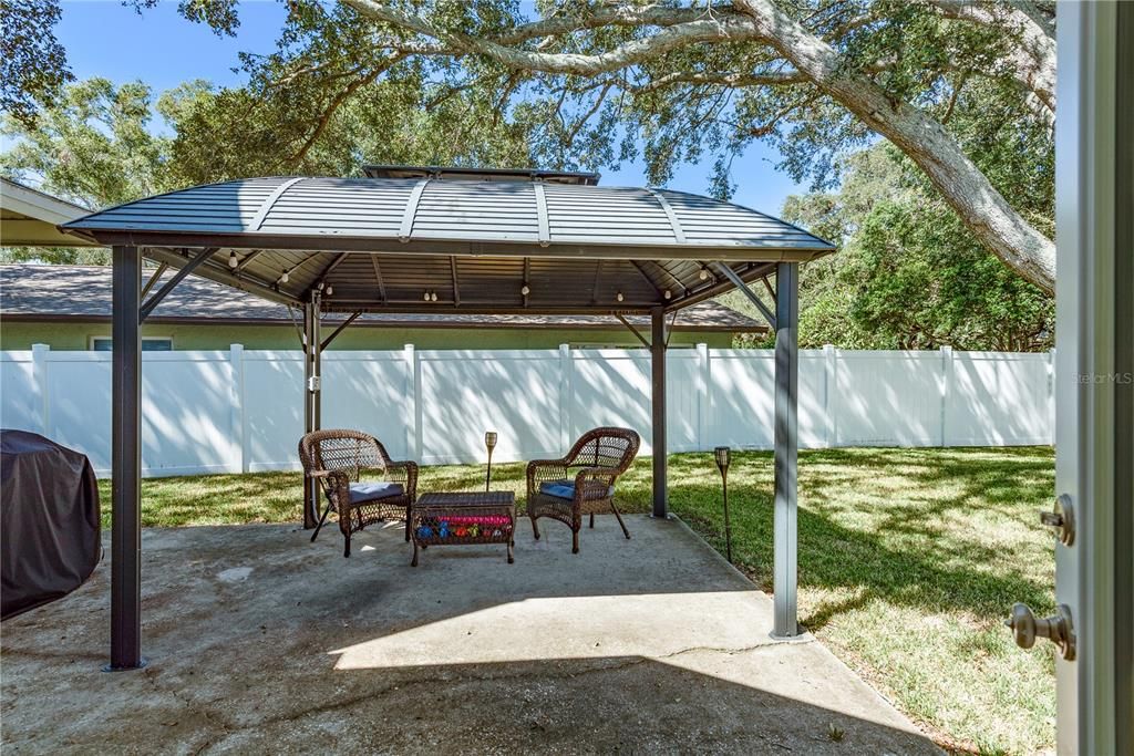 Activo con contrato: $525,000 (3 camas, 2 baños, 1733 Pies cuadrados)