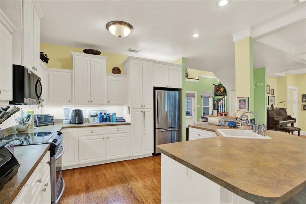 Active With Contract: $558,999 (3 beds, 2 baths, 1836 Square Feet)