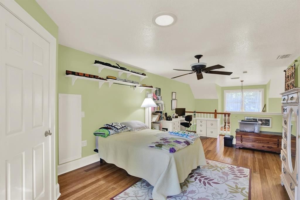 Active With Contract: $558,999 (3 beds, 2 baths, 1836 Square Feet)