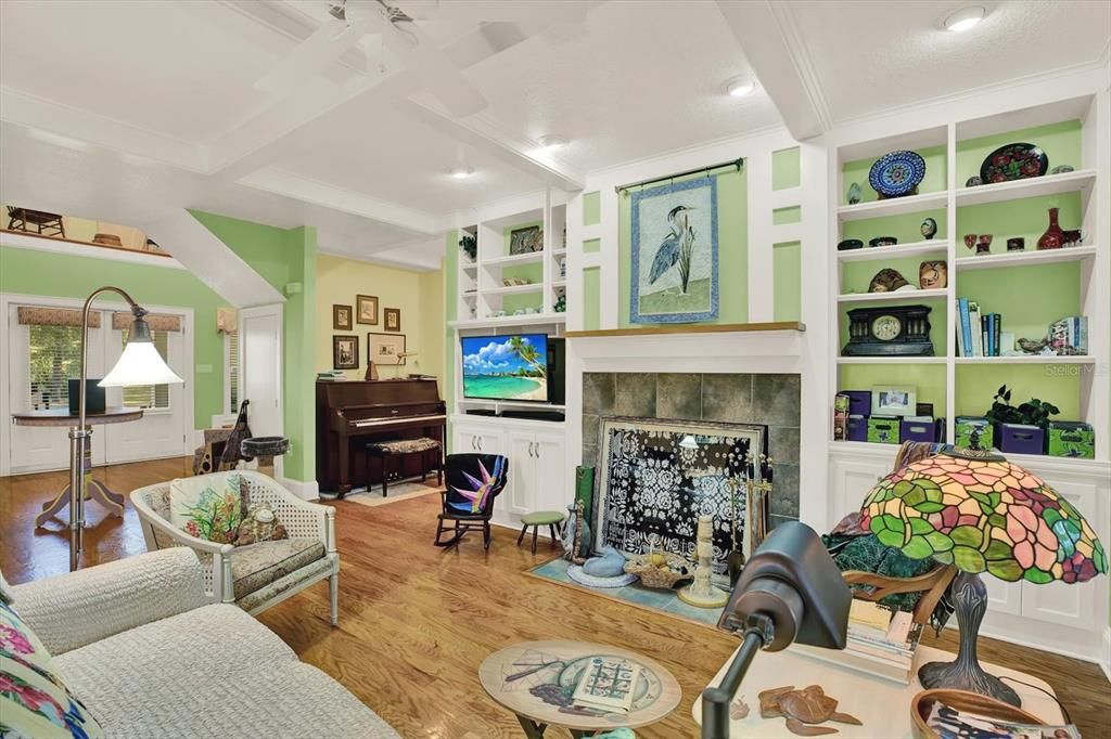 Active With Contract: $558,999 (3 beds, 2 baths, 1836 Square Feet)