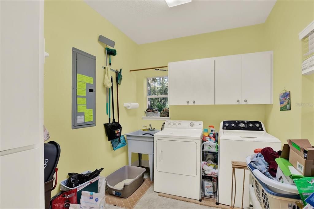 Active With Contract: $558,999 (3 beds, 2 baths, 1836 Square Feet)