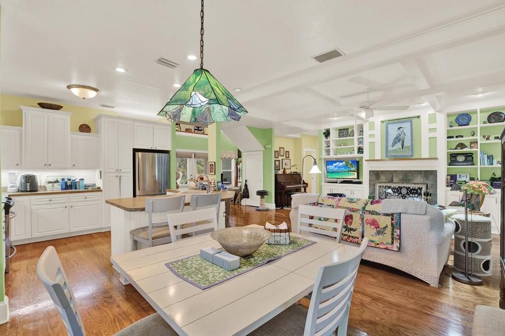 Active With Contract: $558,999 (3 beds, 2 baths, 1836 Square Feet)