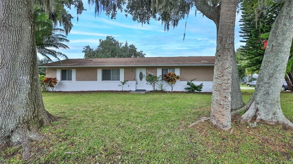 For Sale: $329,500 (4 beds, 2 baths, 1536 Square Feet)