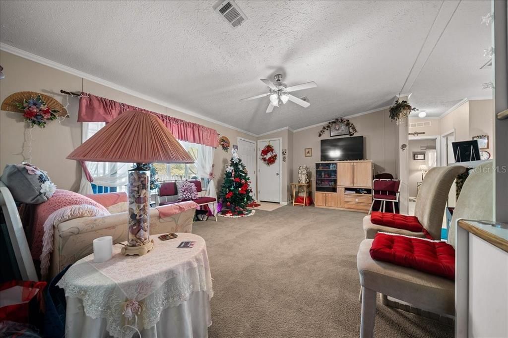 На продажу: $210,000 (3 спален, 2 ванн, 1456 Квадратных фут)