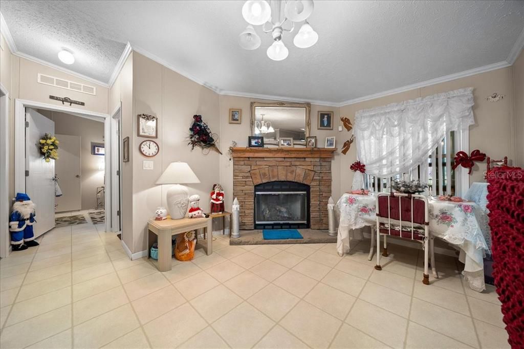 На продажу: $210,000 (3 спален, 2 ванн, 1456 Квадратных фут)