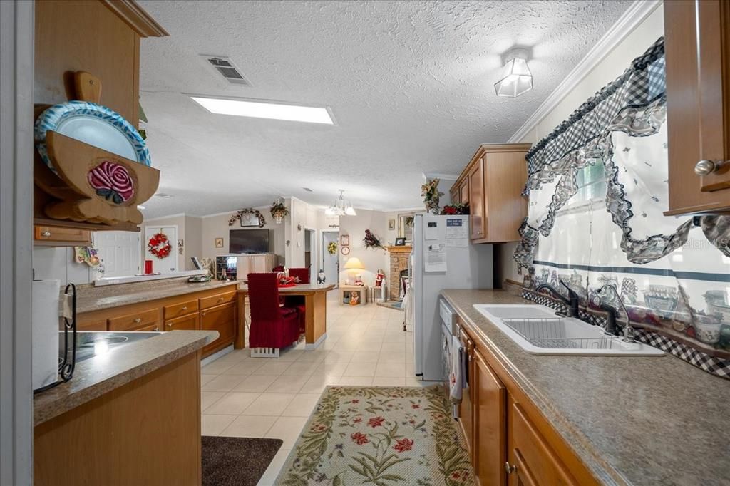 На продажу: $210,000 (3 спален, 2 ванн, 1456 Квадратных фут)