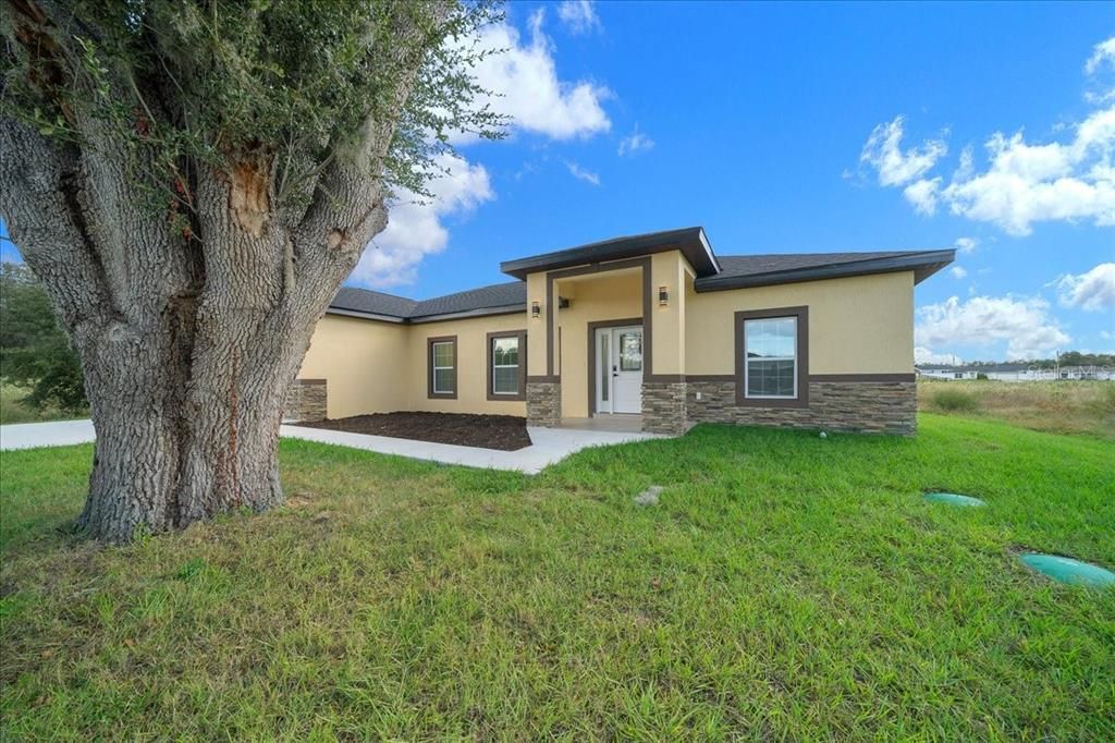 For Sale: $348,000 (3 beds, 2 baths, 1818 Square Feet)