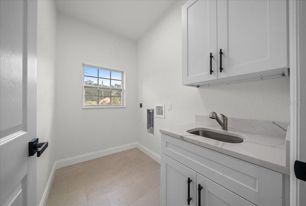 For Sale: $348,000 (3 beds, 2 baths, 1818 Square Feet)