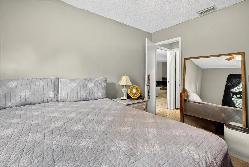 Active With Contract: $169,000 (2 beds, 2 baths, 1021 Square Feet)