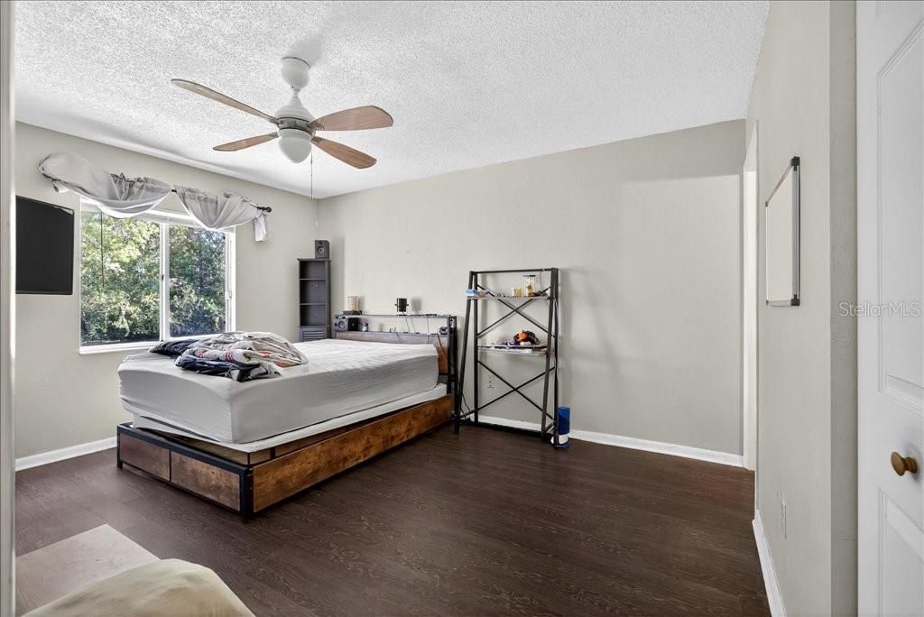 Active With Contract: $169,000 (2 beds, 2 baths, 1021 Square Feet)