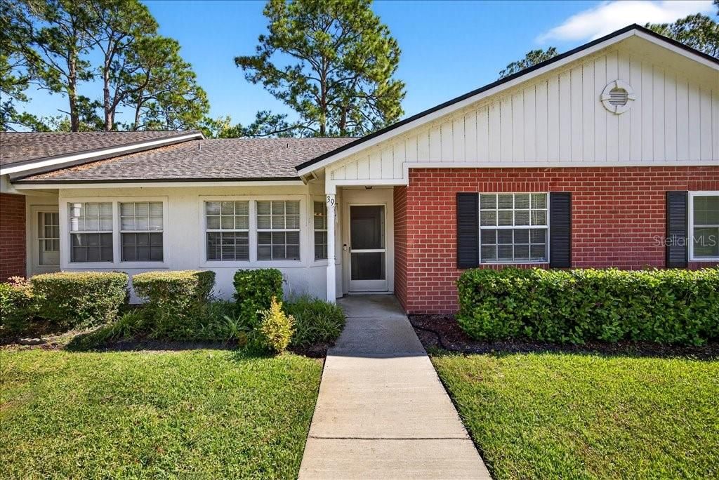 Active With Contract: $169,000 (2 beds, 2 baths, 1021 Square Feet)