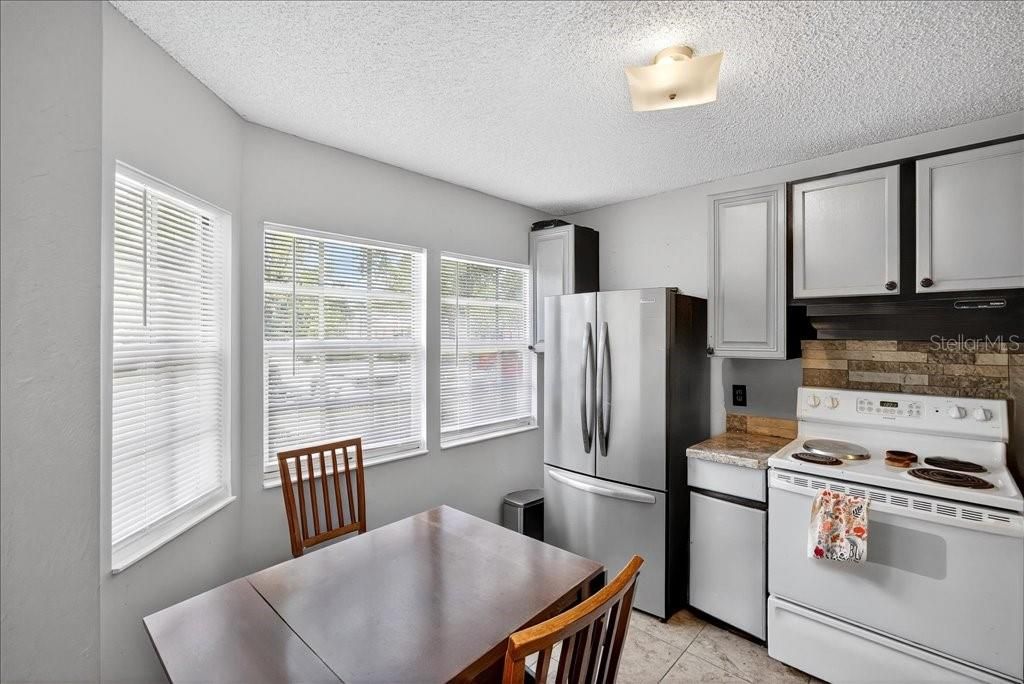 Active With Contract: $169,000 (2 beds, 2 baths, 1021 Square Feet)