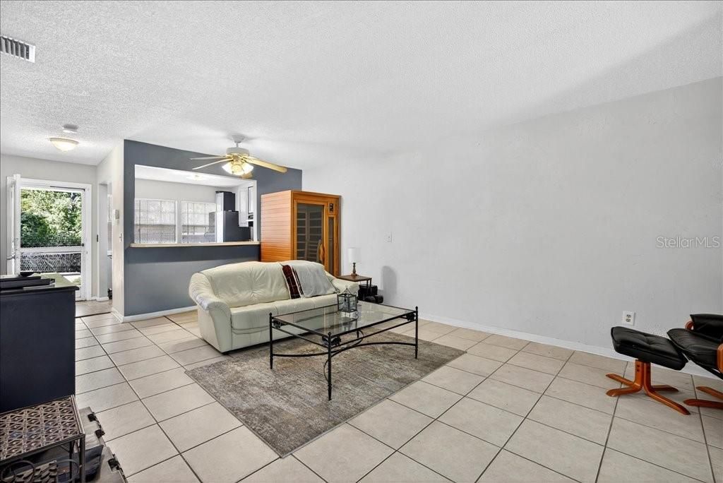 Active With Contract: $169,000 (2 beds, 2 baths, 1021 Square Feet)