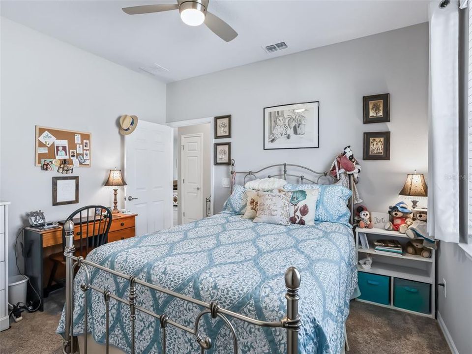 Activo con contrato: $259,900 (2 camas, 2 baños, 1291 Pies cuadrados)