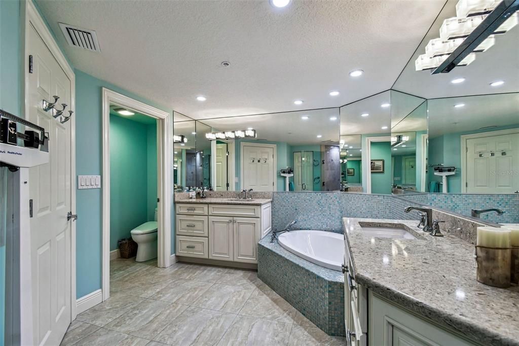 For Sale: $2,449,000 (3 beds, 3 baths, 2227 Square Feet)