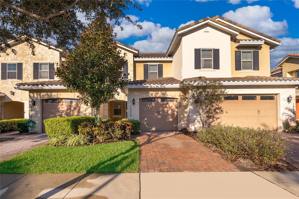 Active With Contract: $350,000 (3 beds, 2 baths, 1353 Square Feet)