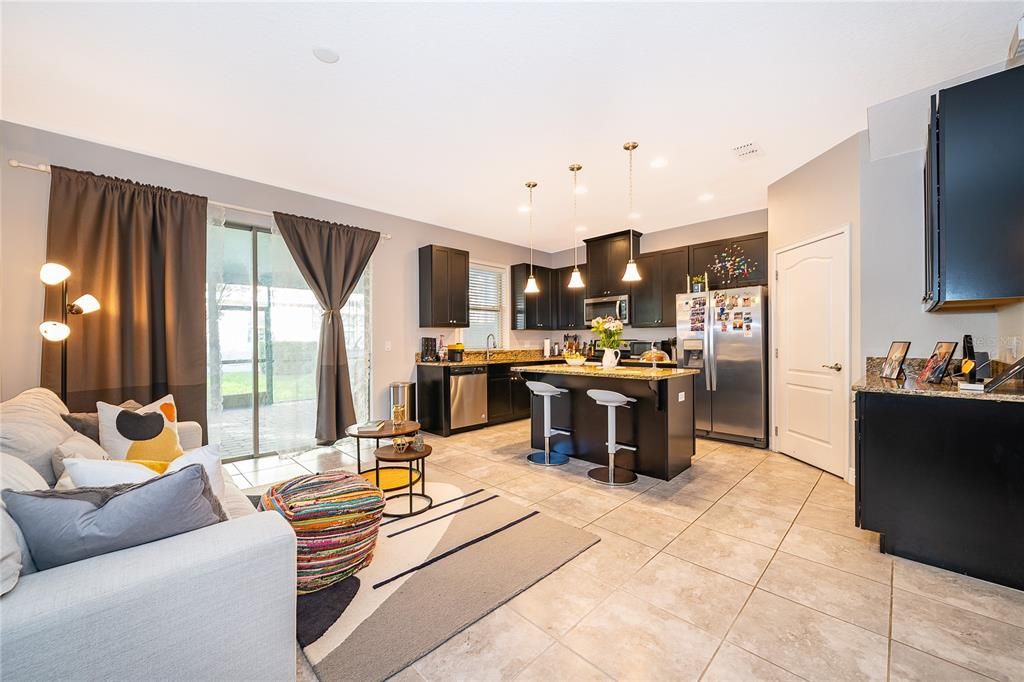 Active With Contract: $350,000 (3 beds, 2 baths, 1353 Square Feet)