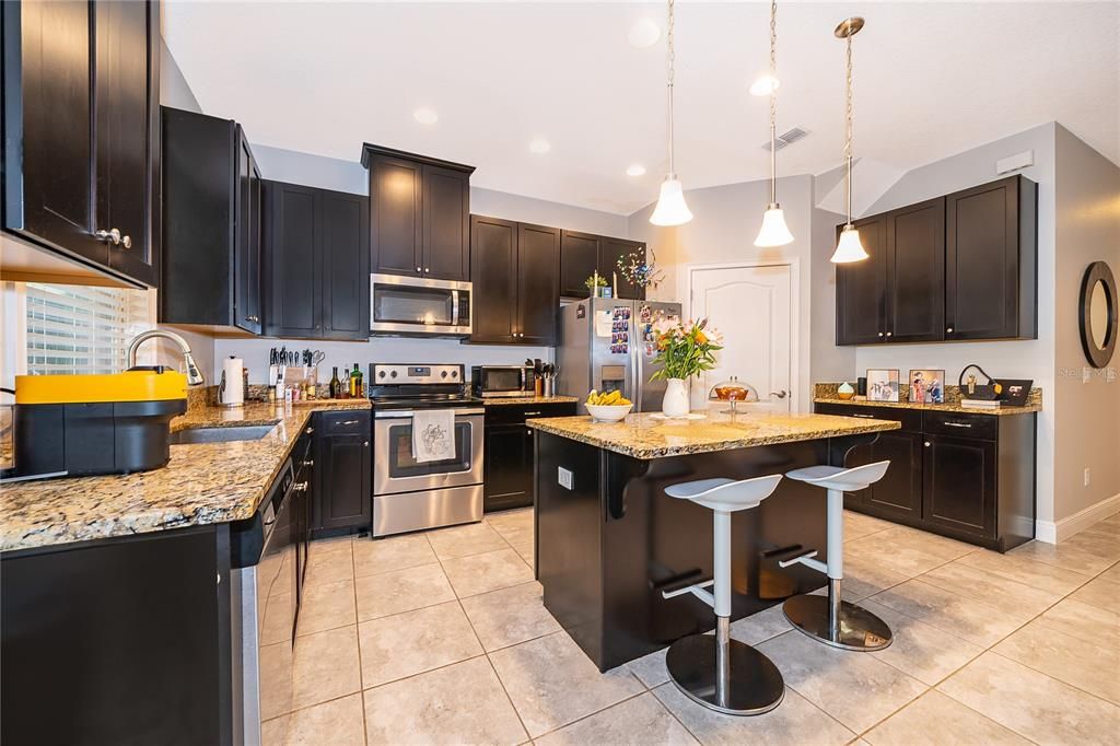 Active With Contract: $350,000 (3 beds, 2 baths, 1353 Square Feet)