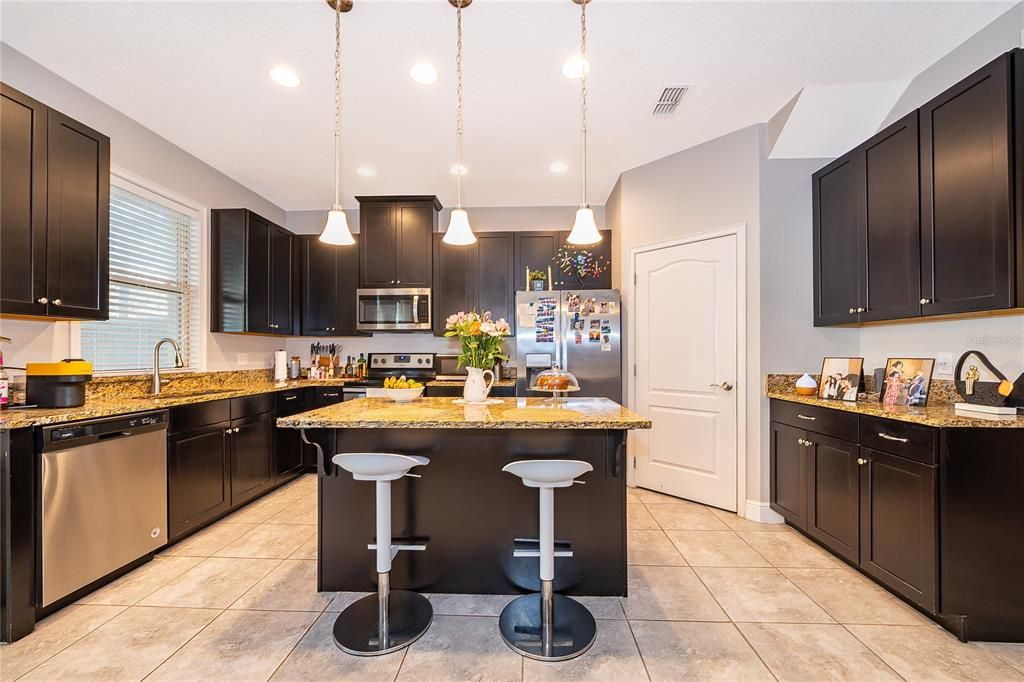 Active With Contract: $350,000 (3 beds, 2 baths, 1353 Square Feet)