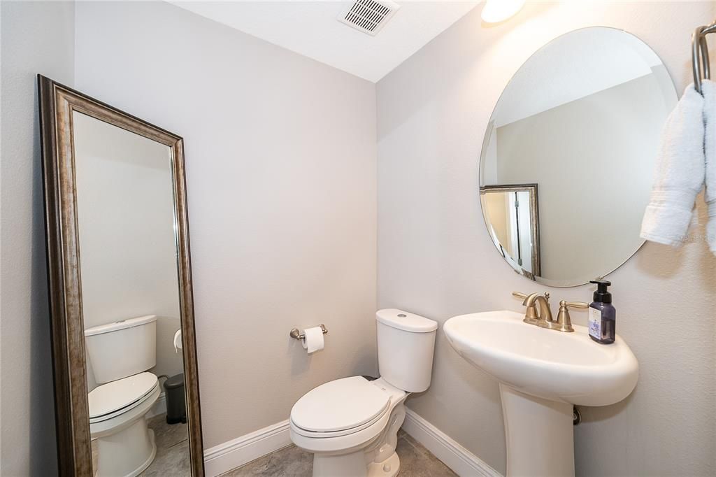 Active With Contract: $350,000 (3 beds, 2 baths, 1353 Square Feet)