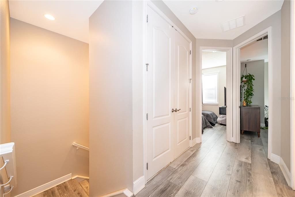 Active With Contract: $350,000 (3 beds, 2 baths, 1353 Square Feet)