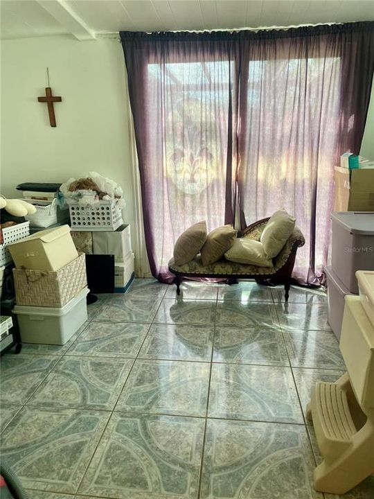 合同活跃: $225,000 (2 贝兹, 2 浴室, 874 平方英尺)