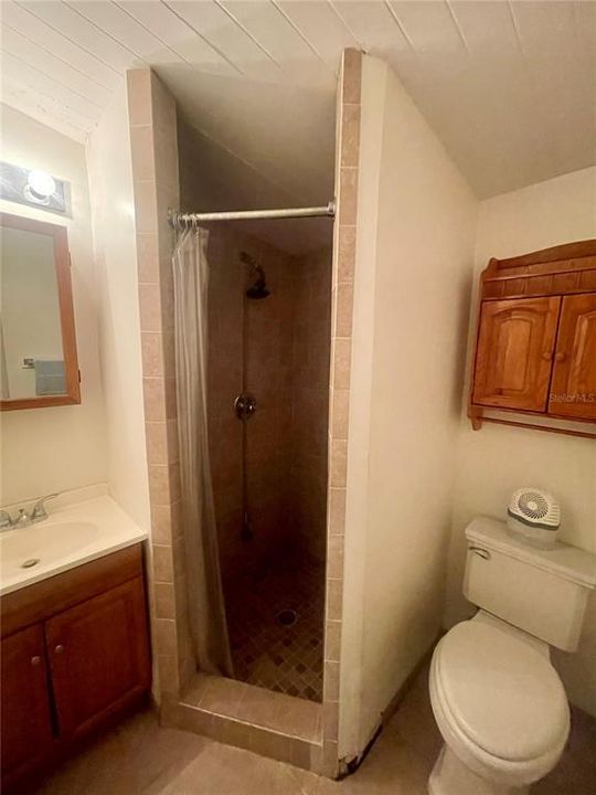 合同活跃: $225,000 (2 贝兹, 2 浴室, 874 平方英尺)