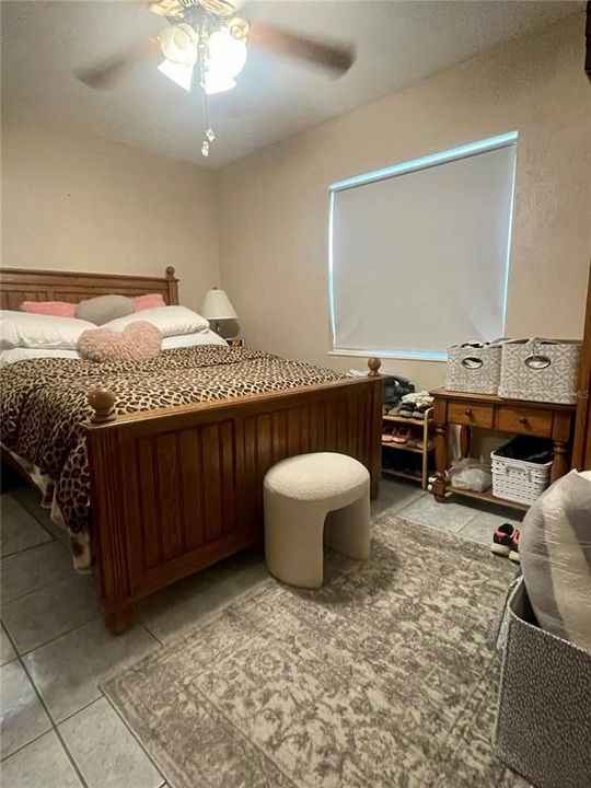 合同活跃: $225,000 (2 贝兹, 2 浴室, 874 平方英尺)