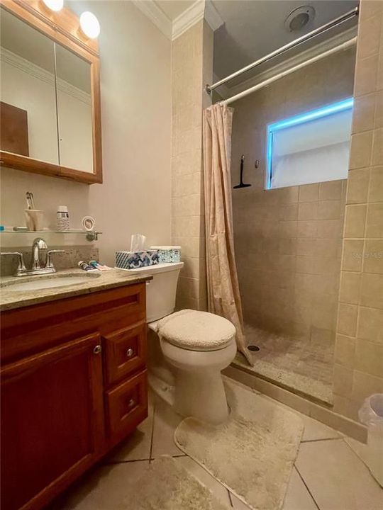 合同活跃: $225,000 (2 贝兹, 2 浴室, 874 平方英尺)